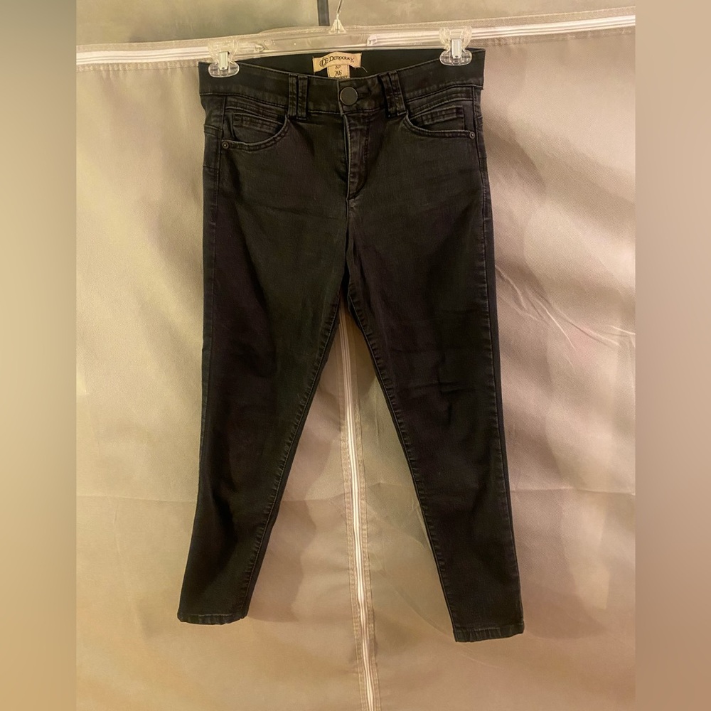 Democracy Black “Ab Technology” Skinny Cropped Jean Women’s size 8p
